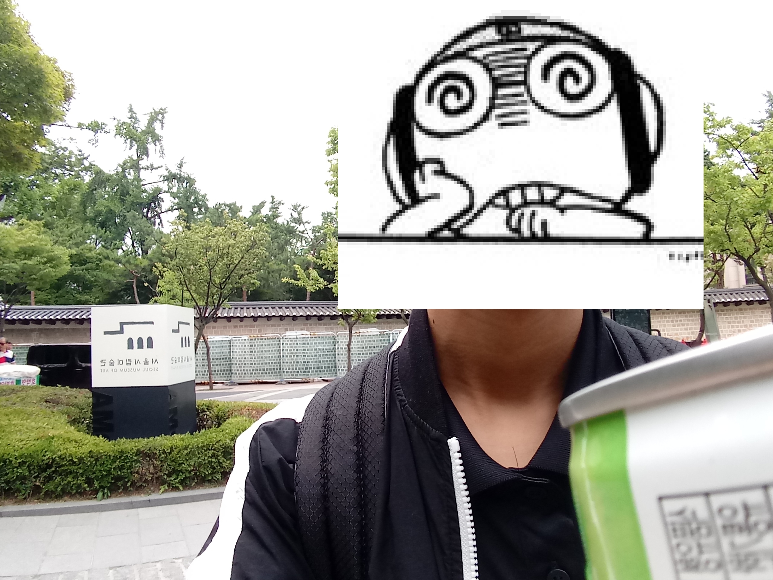 먹으면서 사진을 찍다 보니 저리 나왔습니다. 아직 학생이지만, 광고주분들께서 연락 주시면 열심히 홍보하겠습니다. 충성